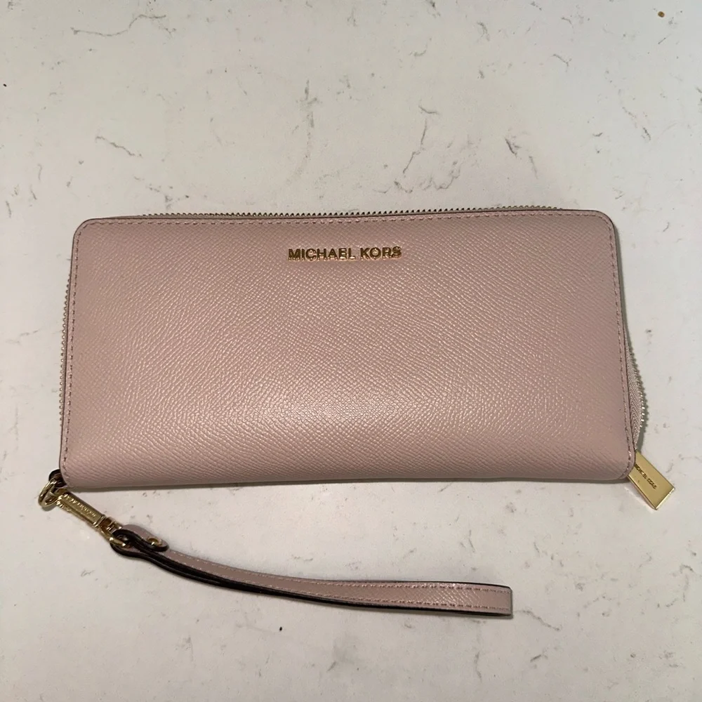 Michael Kors Wallet - Picture 1 of 3